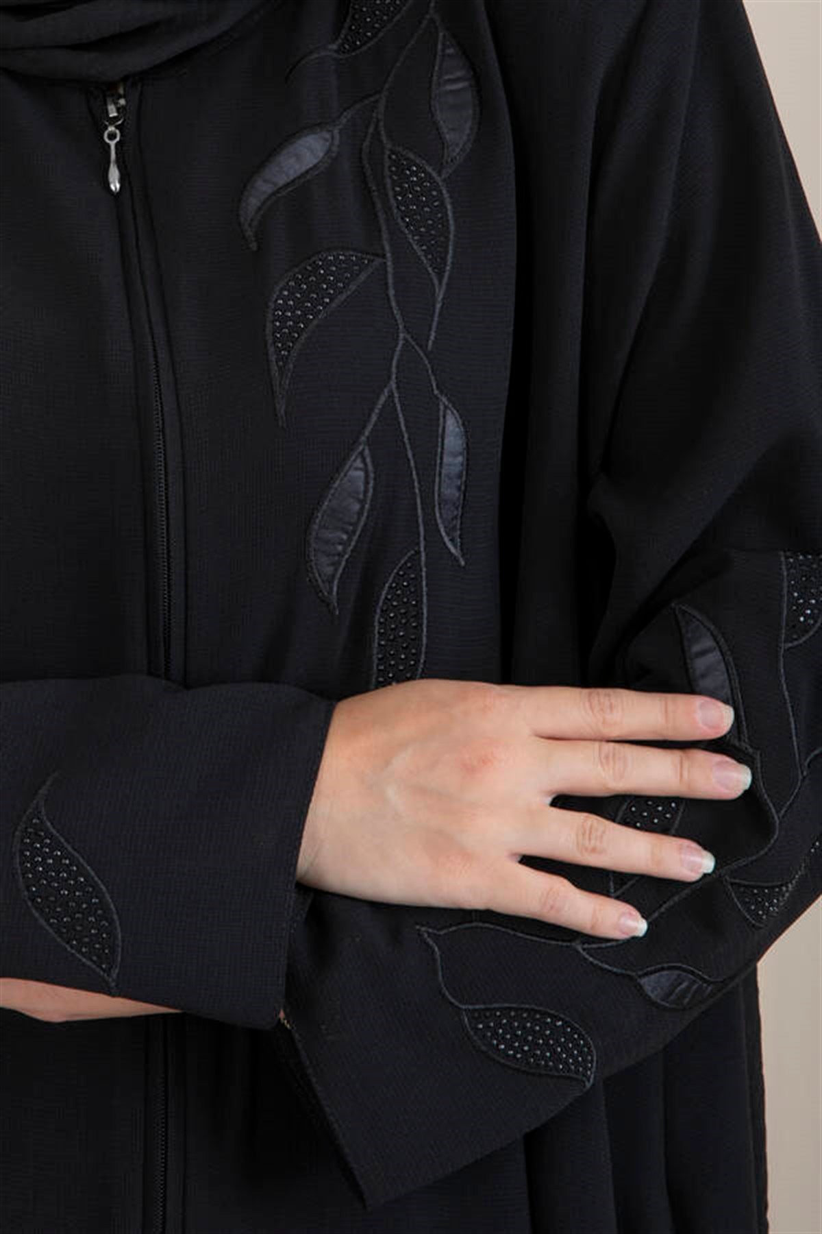 Leave Patterned Hijjab Ababya - Black